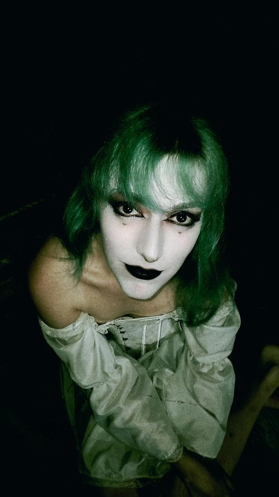 Looking for a room for 2!