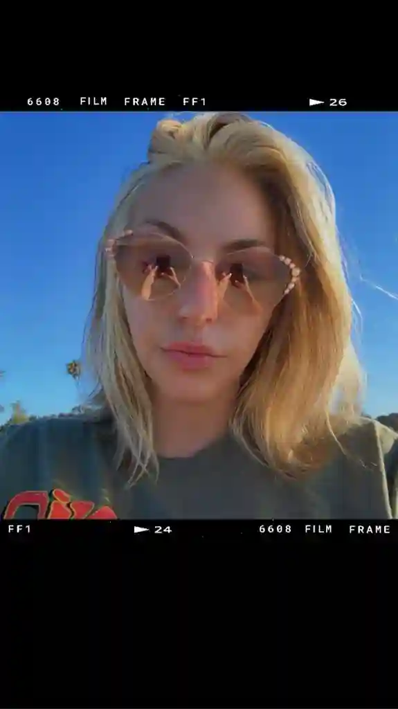 Room for 1 female and her Frenchie!