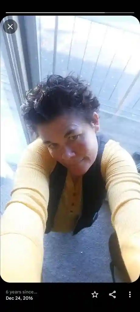 Hello 👋🏼 My name is Kelly.