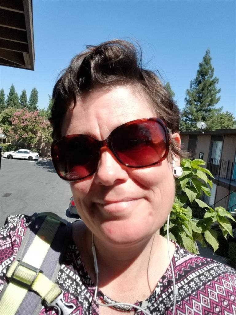 Hello 👋🏼 My name is Kelly.