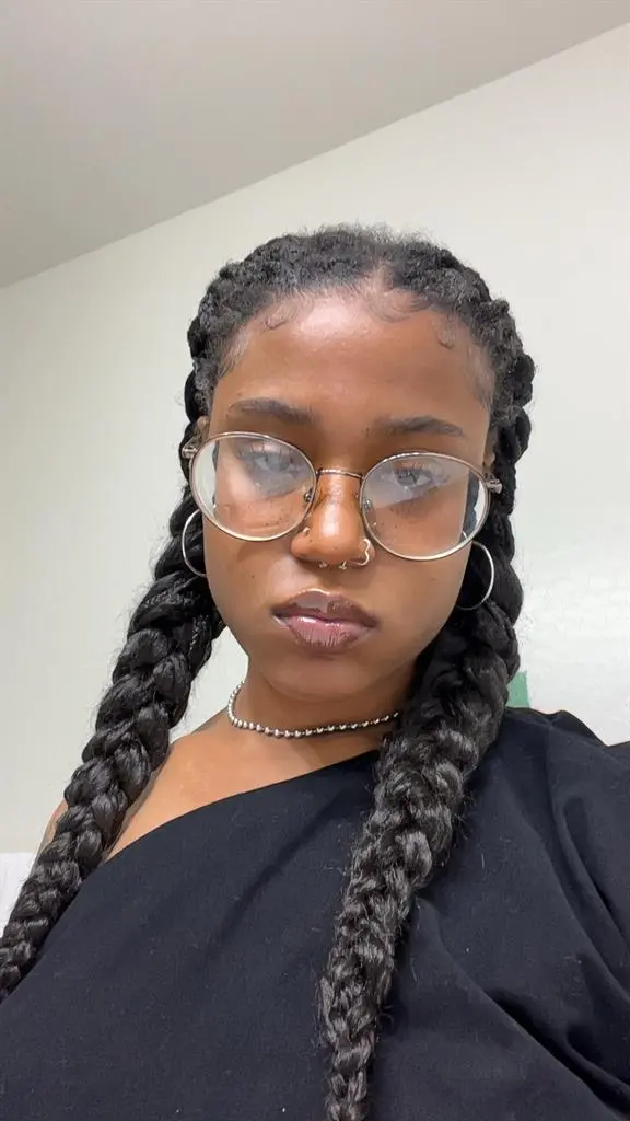 2 college students to share a room!