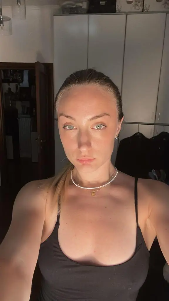 LOOKING FOR ROOMATE/s