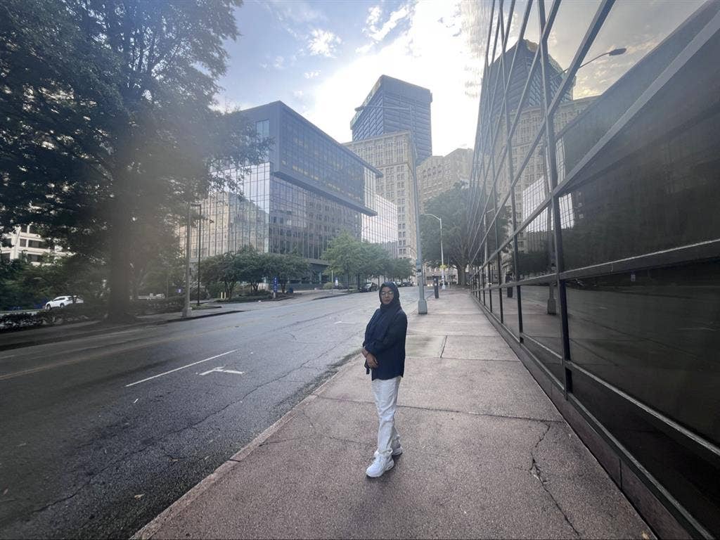 Looking rommates females only