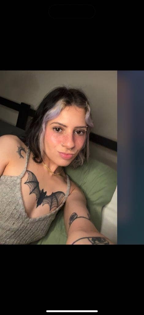 Female looking for roomate/s