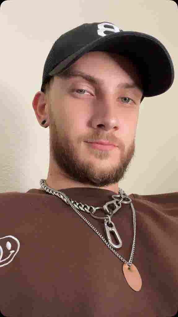 Friendly guy looking for a room!💚