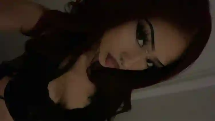 looking for a roommate/a room