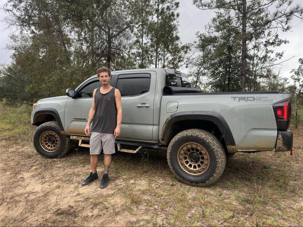 Clean , laid back , organized