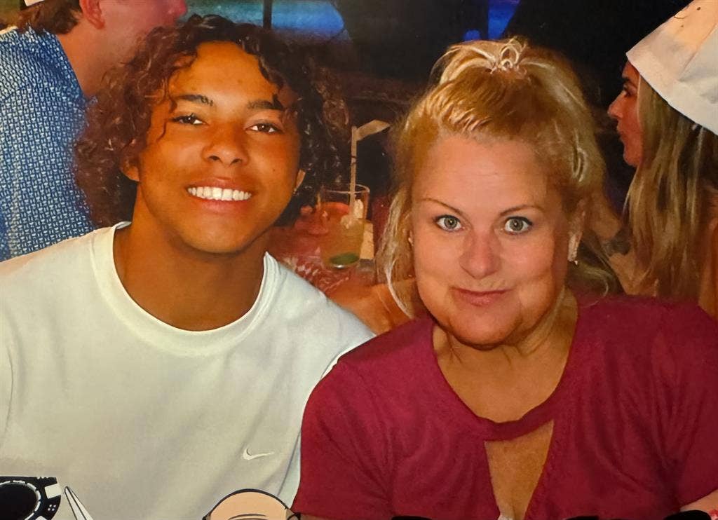 2 rooms/ or 1 large bedroom