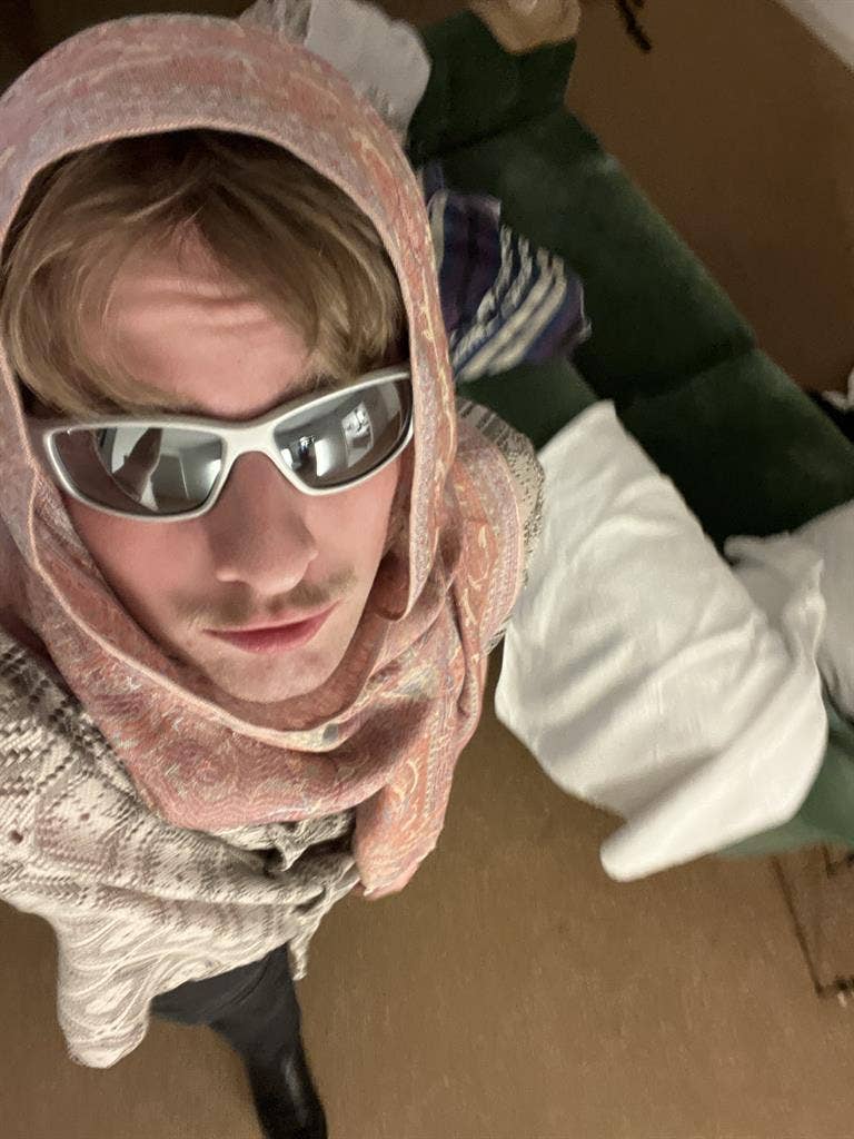 Looking for a roommate in PB area!