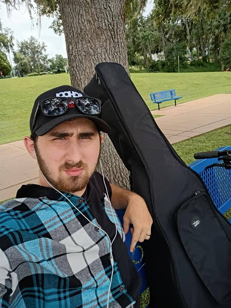 Looking to be a roommate