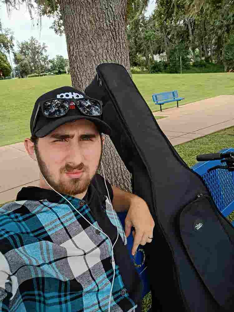 Looking to be a roommate