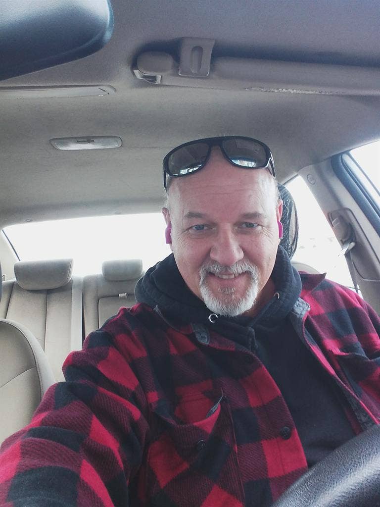 Old bluesman() needs a room!💯