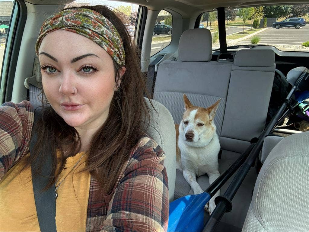 Female ISO pet friendly room