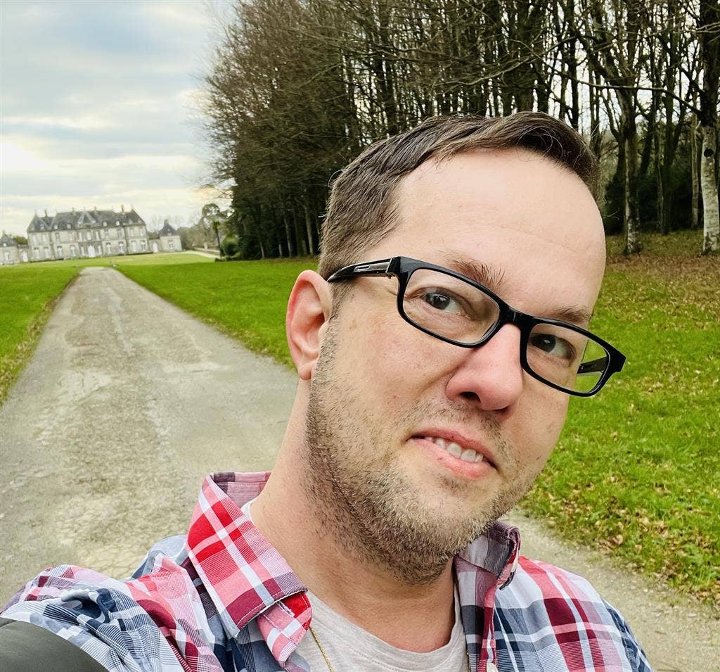 Professional seeking room to rent