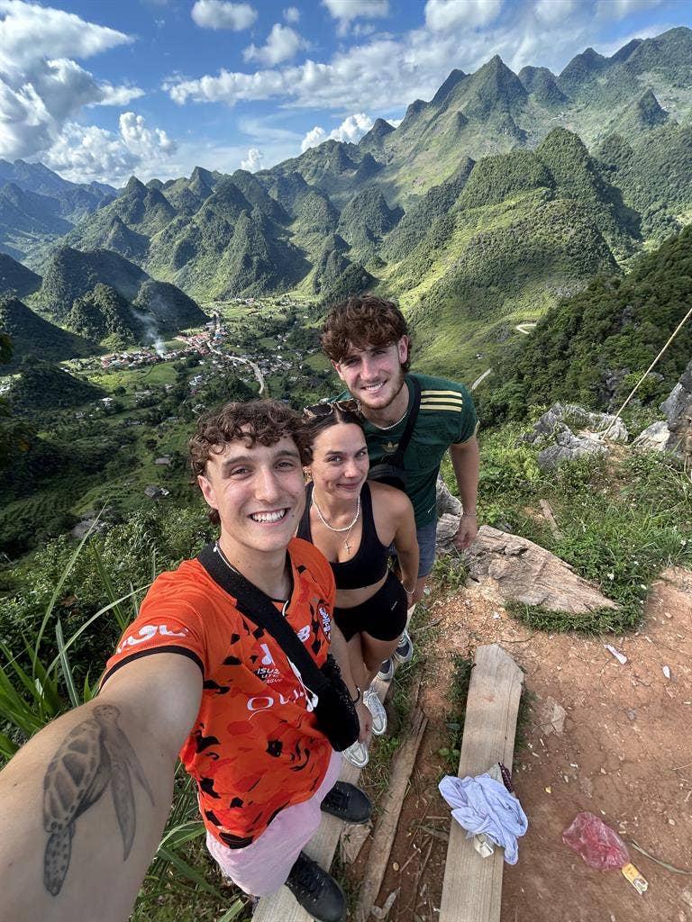 URGENT: LOOKING FOR AN APARTMENT