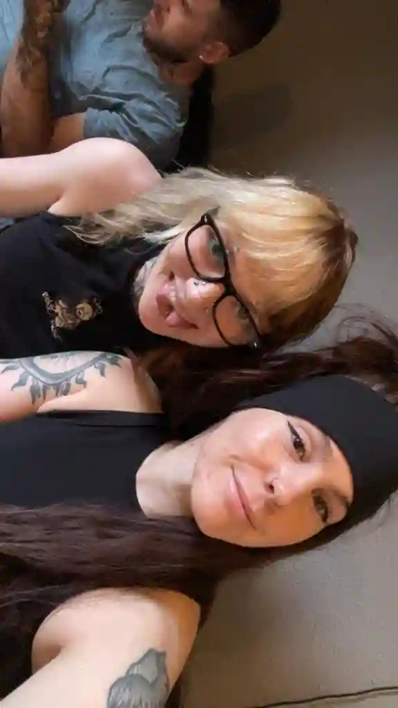 ISO ROOMMATE / Place to rent