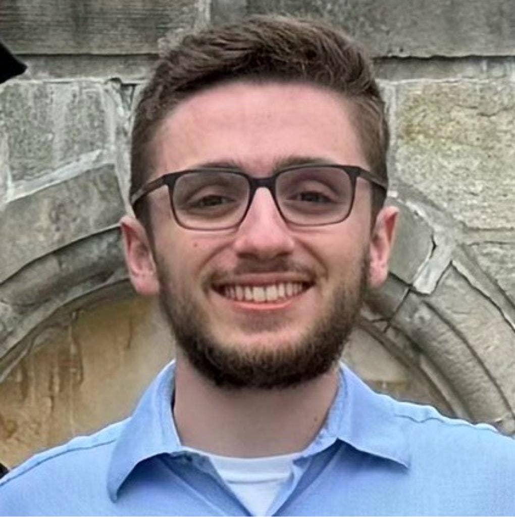 Looking for Male Roommate