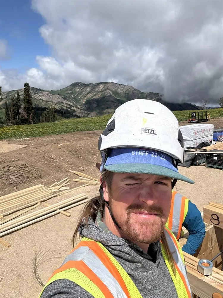 Room for temporary work. 3weeks Dec