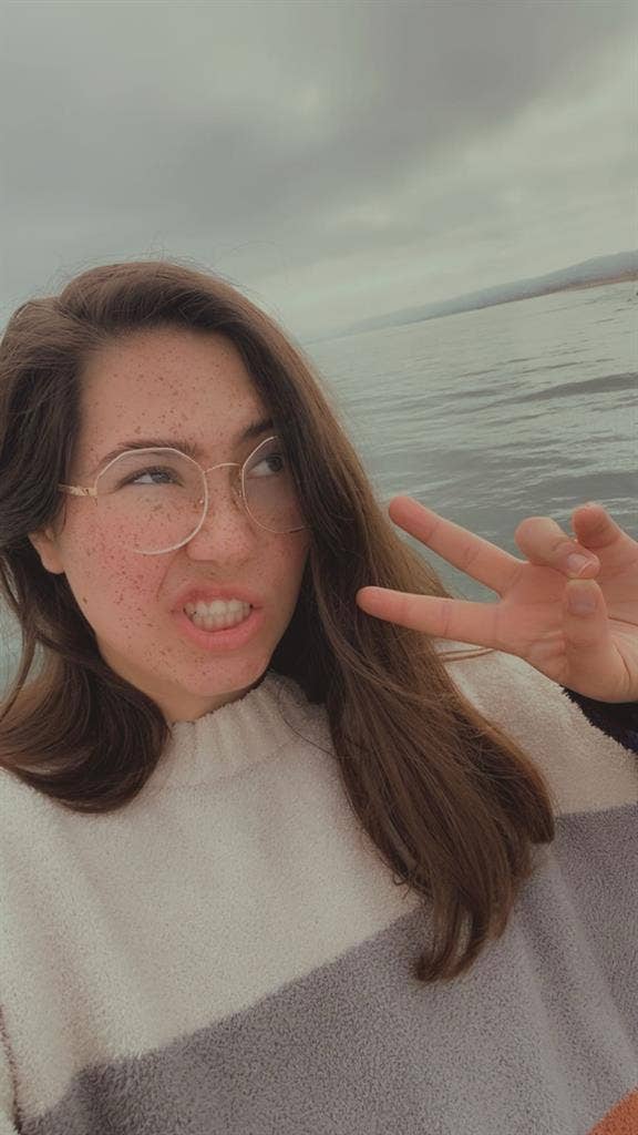 Looking to split apt with roomie