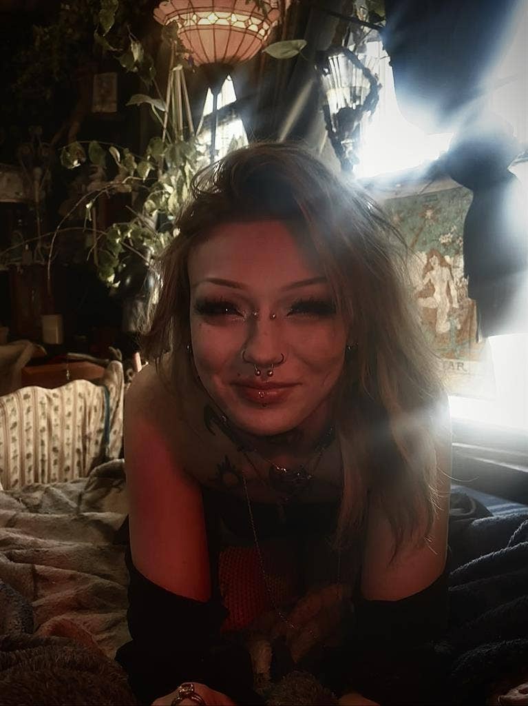 Couple + pets seeking private room