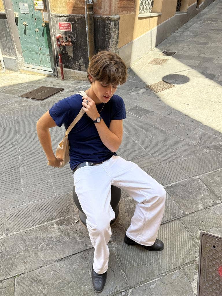 Looking for APARTMENT and ROOMMATES