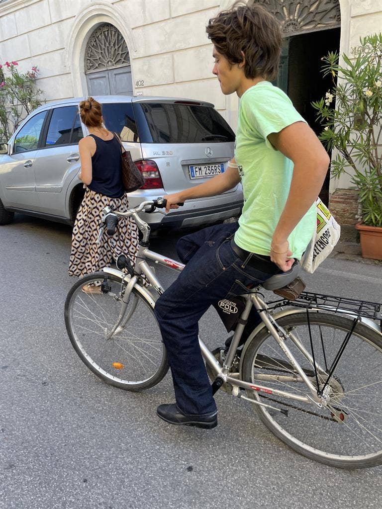 Looking for APARTMENT and ROOMMATES