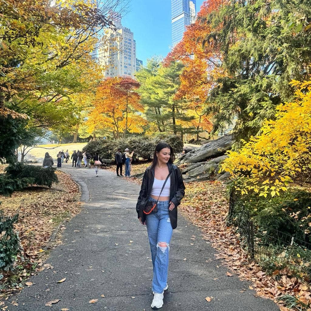 Looking for apartment 
+ a roomie :)