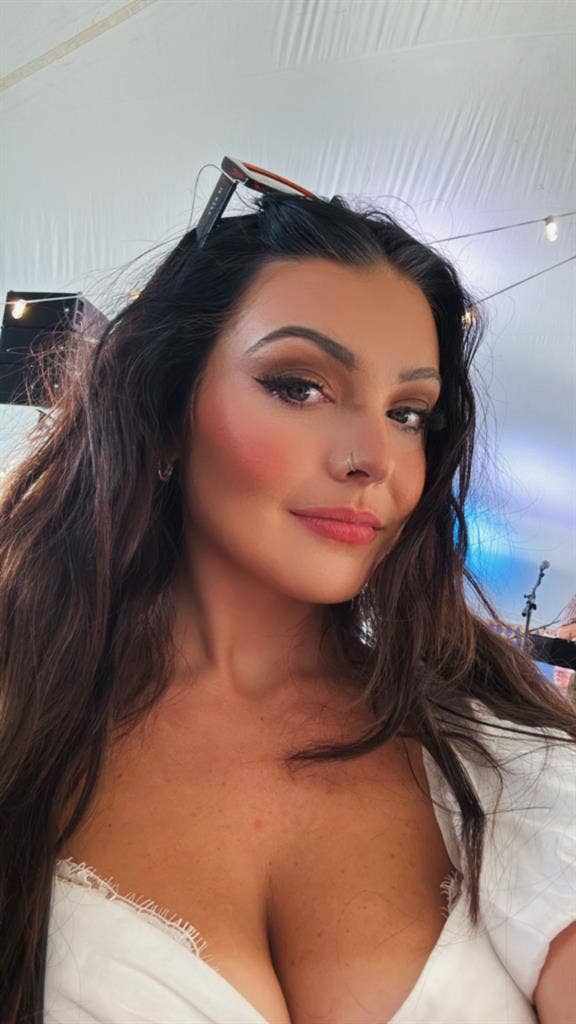 Looking for apartment 
+ a roomie :)