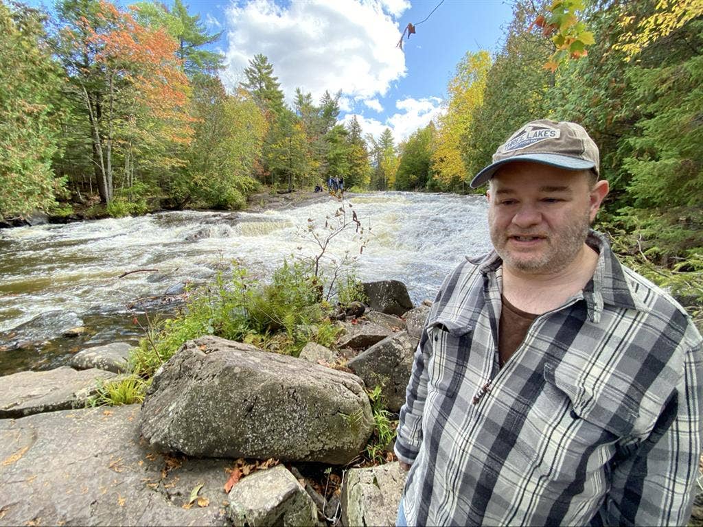 Hi, I’m Andy. Looking for a room.