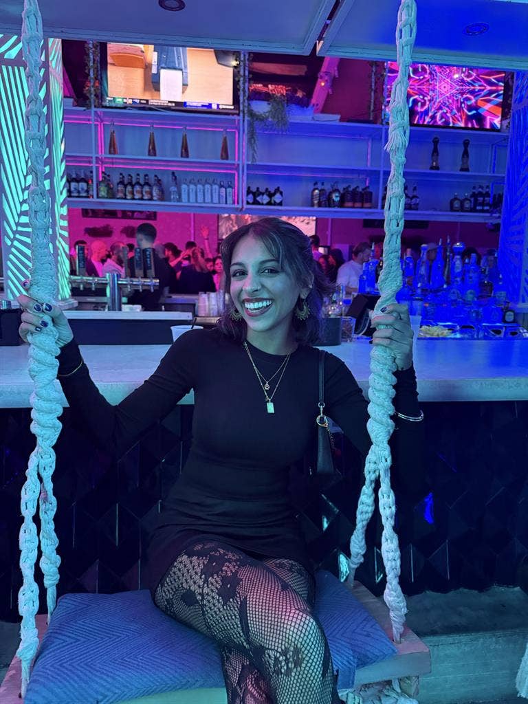 Looking for roommates & besties !