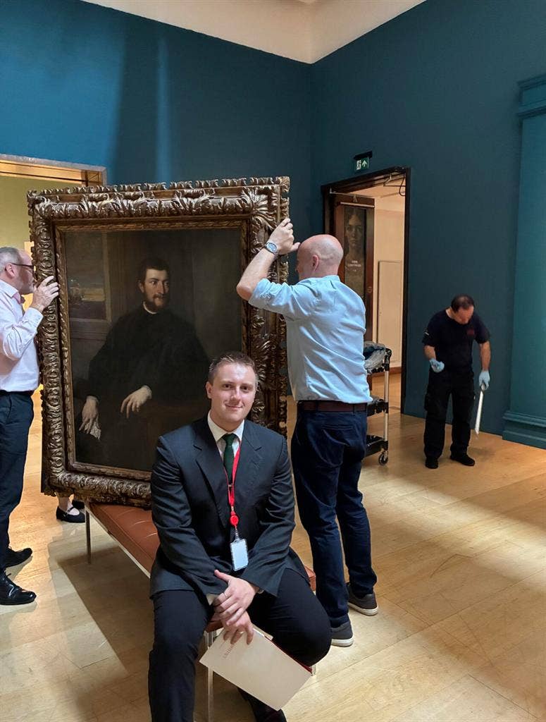 Looking For a Roommate/Room/Flat