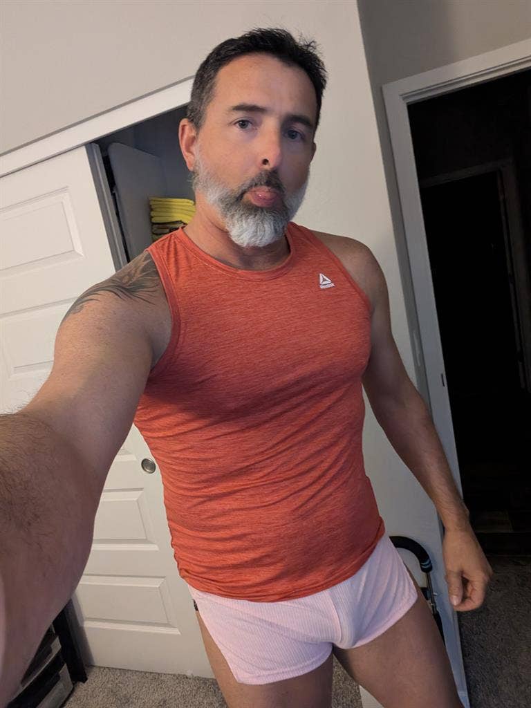 Clean, quiet, bi crossdresser