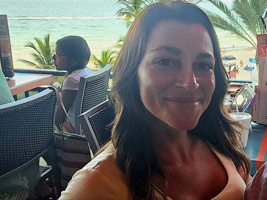 Looking for male roommate