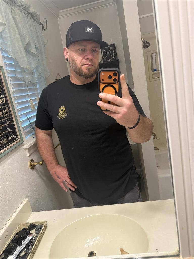 Quiet laidback cooks cleans n pays!