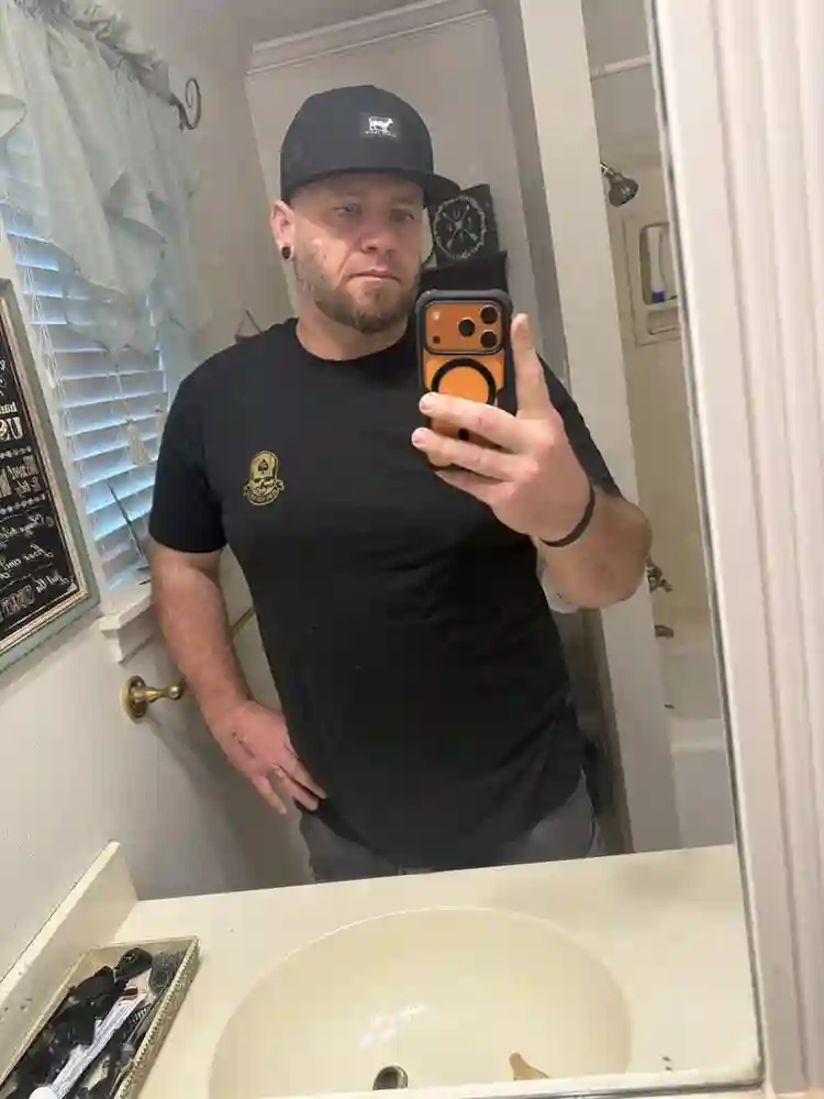 Quiet laidback cooks cleans n pays!