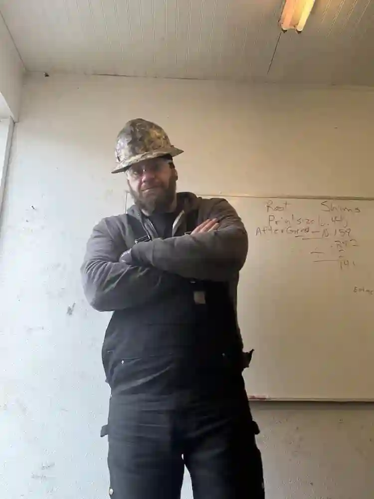 Quiet laidback cooks cleans n pays!