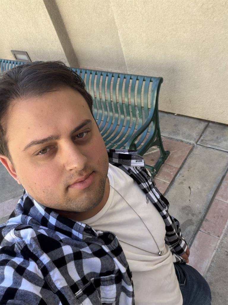 Looking for a roommate HMU