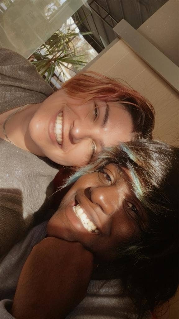 Queer couple seeking a room