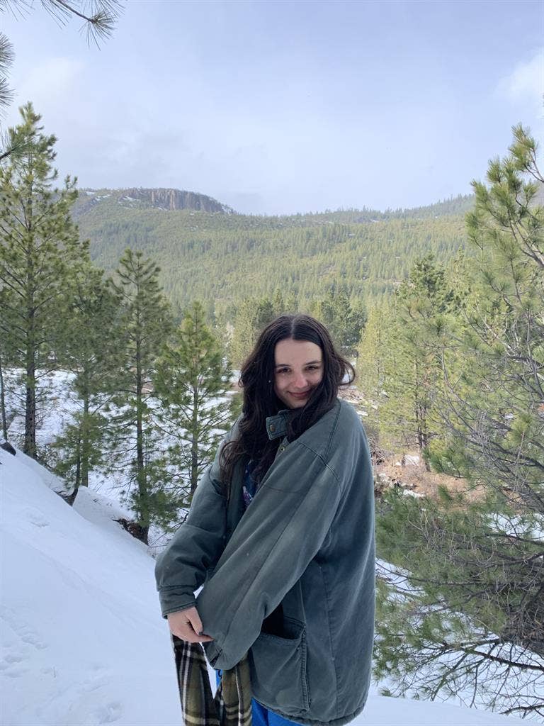 Female roommate in Portland