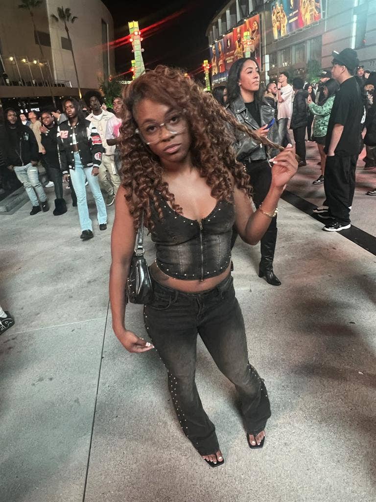 Two roommates needed