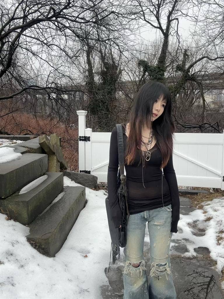 Looking for a female roommate in BK