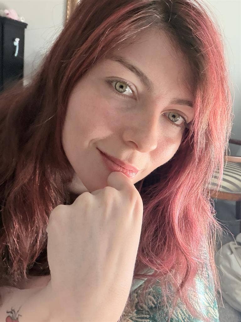 hi! ellie, 27 years old.