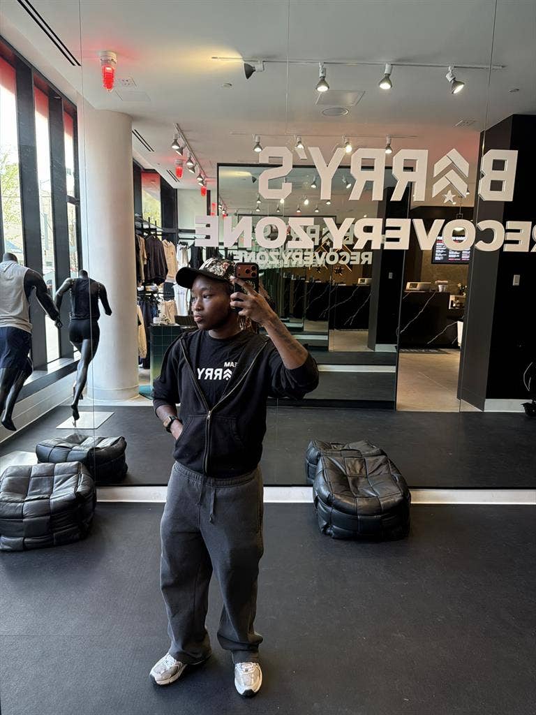 Looking for a roommate or roommmate