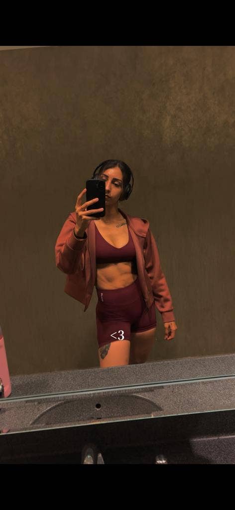24F looking for room 😊