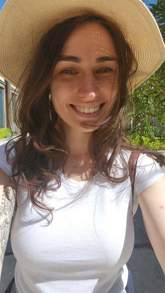 Looking for female roomate