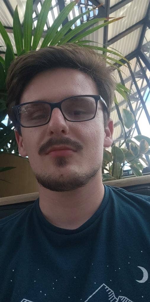 Looking for roommate/apartment