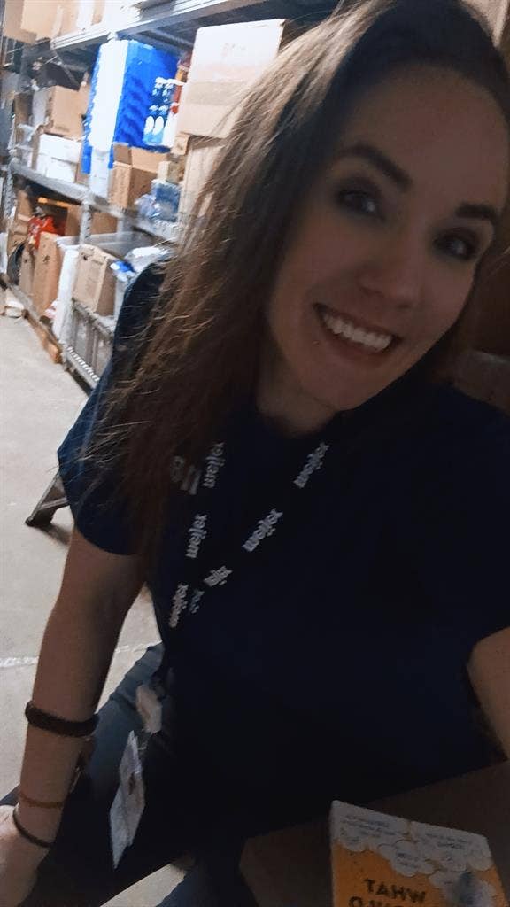 35 yr old female looking for room