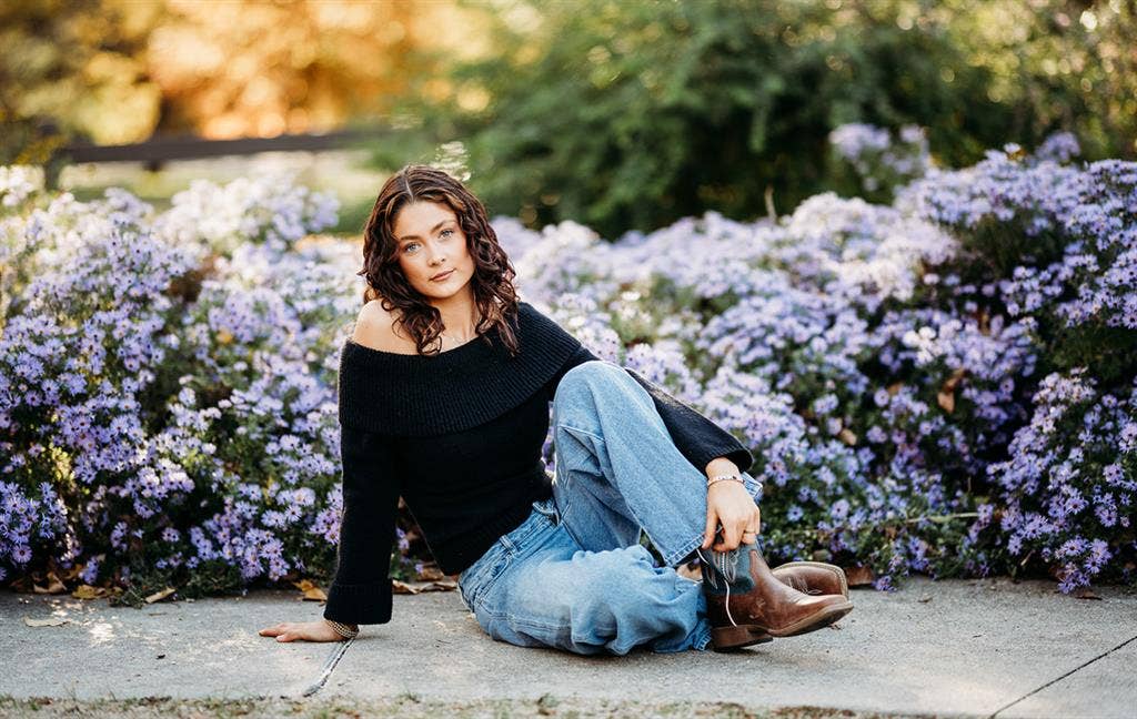 19 yr girl lookin for roommate