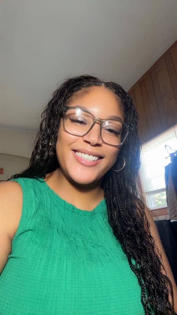 Looking for a clean female Roomie