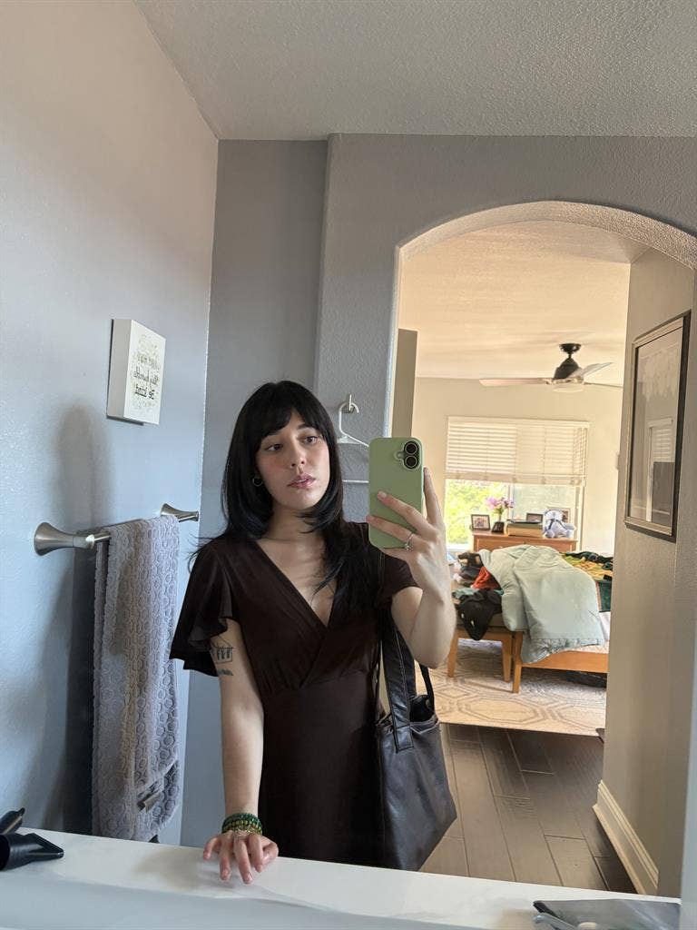 Looking for a fem roommate in LA!